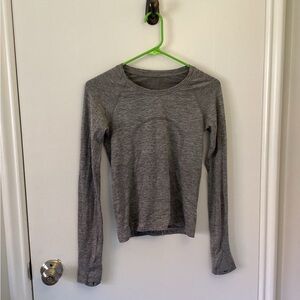 Lululemon Swiftly Tech, long sleeve. Heather slate grey